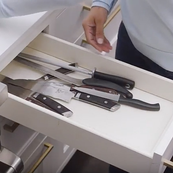knife set with drawer storage